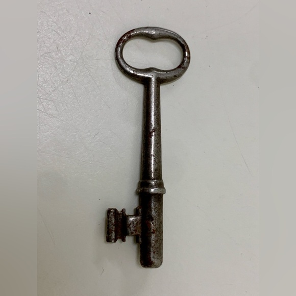 c. 1900 Antique Michigan Industrial Commercial Solid Barrel Skeleton Key - Picture 3 of 14